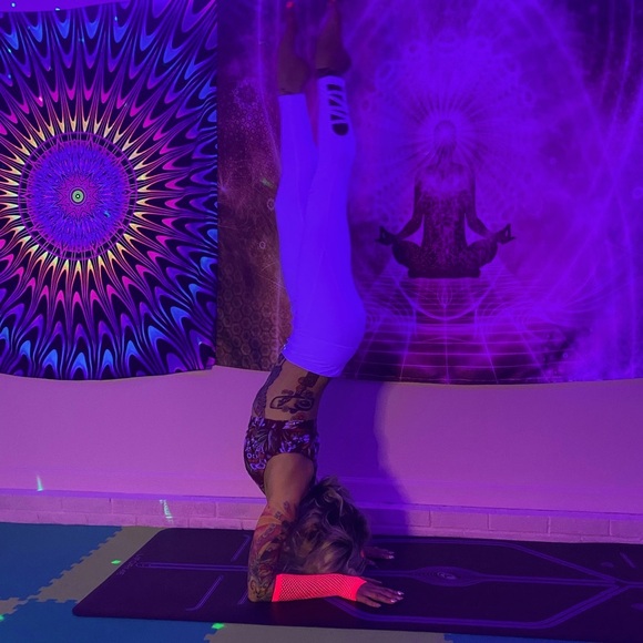 Meet your Posher, Andrea - Picture 4 of 6